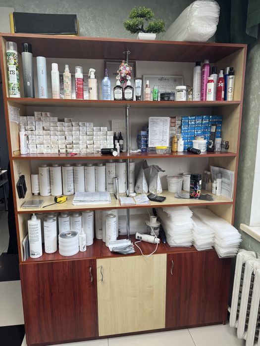 Стійка - шафа. Лаборіторія перукаря.