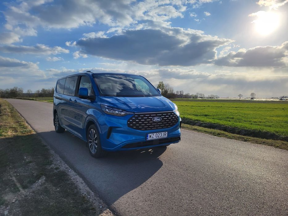 Wynajmę nowego 8-osobowego busa Ford Tourneo Custom -automat, hak, 4x4