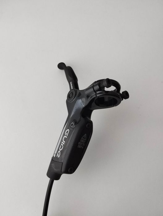 Przedni hamulec hydrauliczny SRAM Guide T 4 tłoczki z adapterem