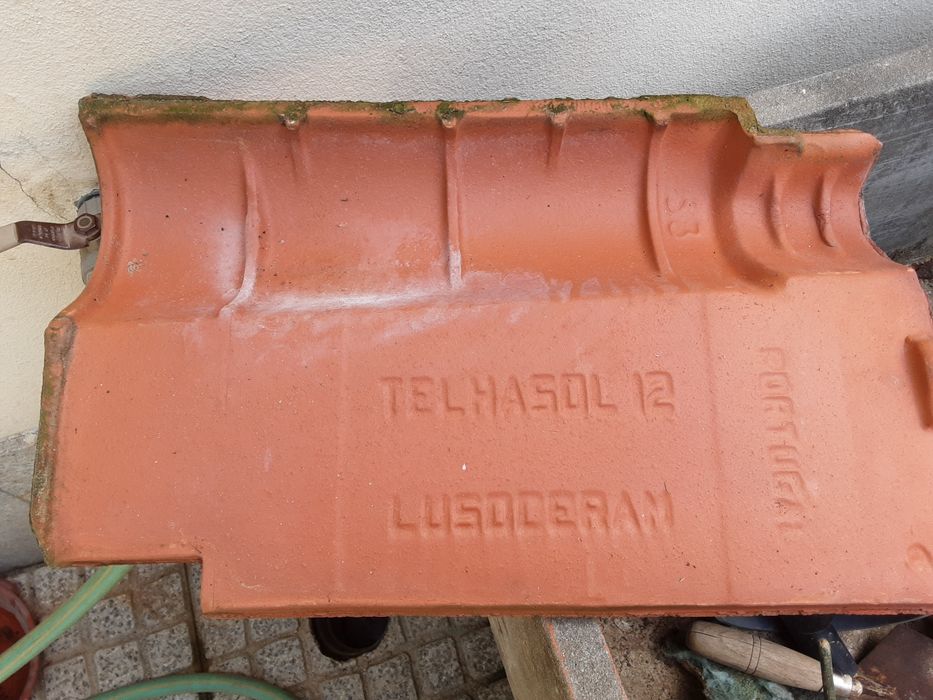 Vende 450 telhas usadas