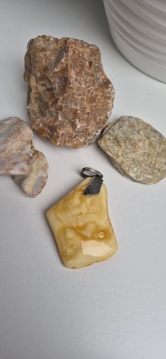 Bryłka bursztyn baltycki amber zawieszka wisior