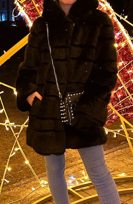 Шуба чорна під норку