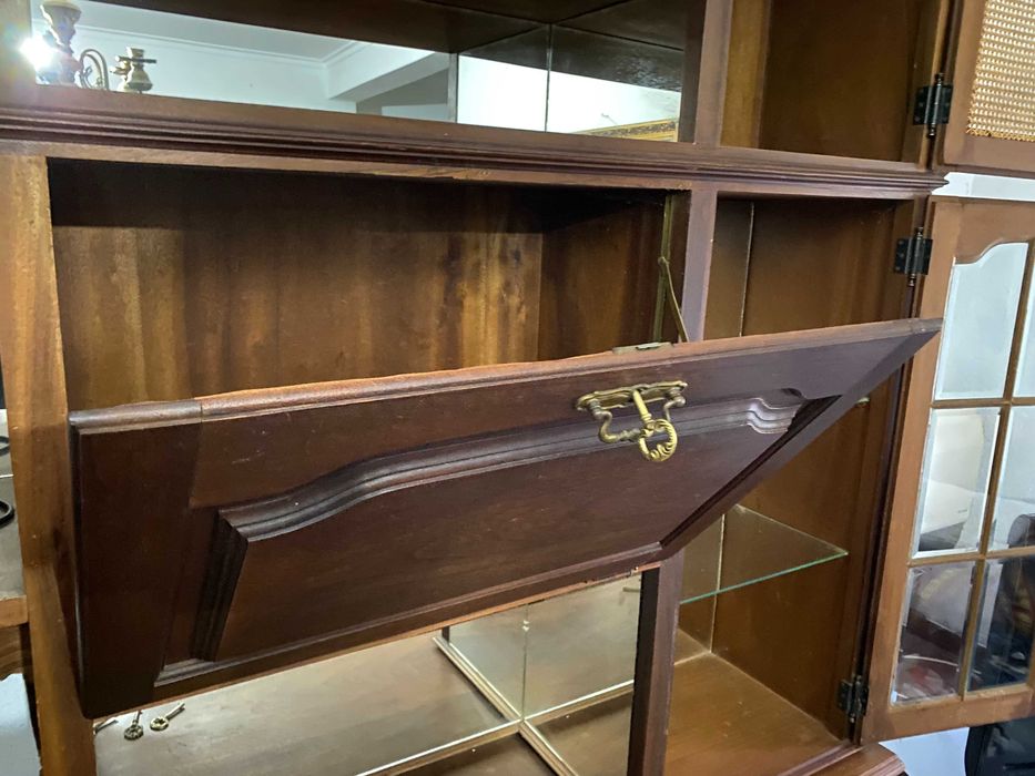 Movél de madeira mogno. Antiguidade/Vitrina/Louceiro/Garrafeiro