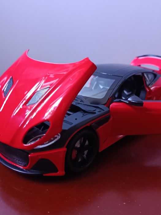 Модель Aston Martin DBS Superleggera 1/24