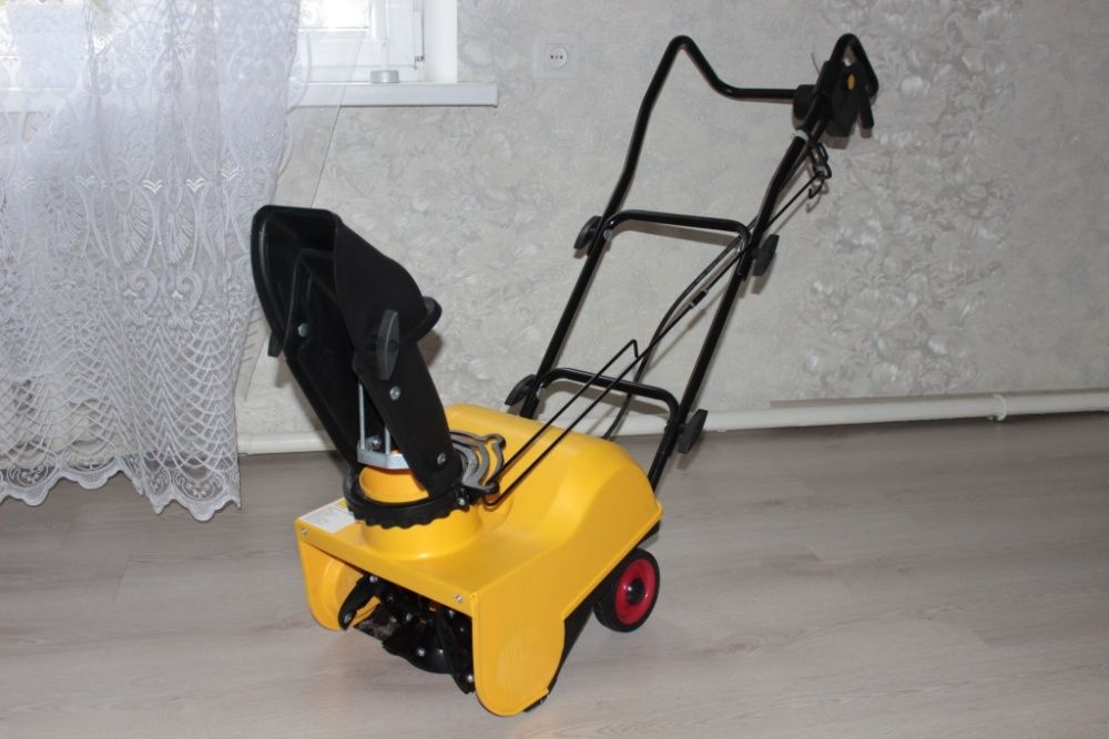 снегоуборочная электрическая машина