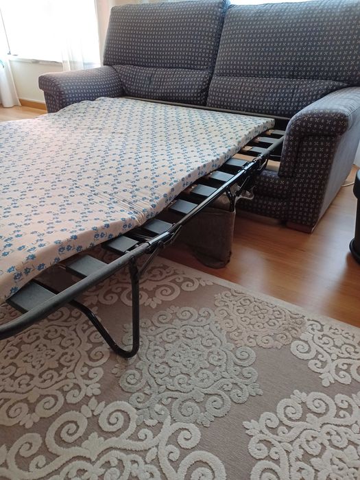 Sofá com cama francesa
