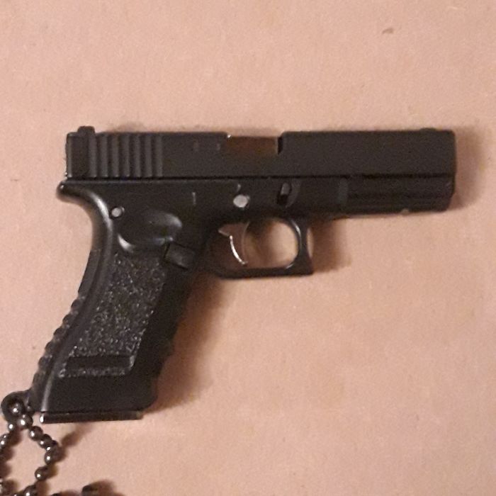 БРЕЛОК. Миниатюрный макет пистолета Glock 17