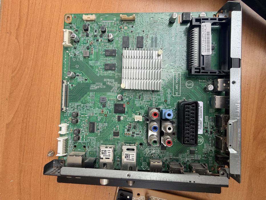 Płyta główna, tcon oraz plyta zasilajaca z telewizora PHILIPS 32PFS6402/12