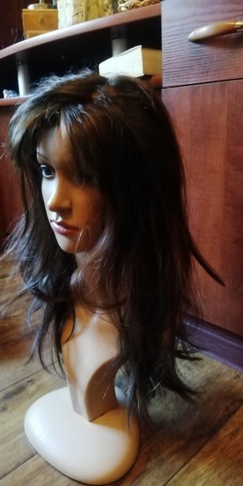 Sprzedam piękną perukę z ludzkich włosów, super jakość.