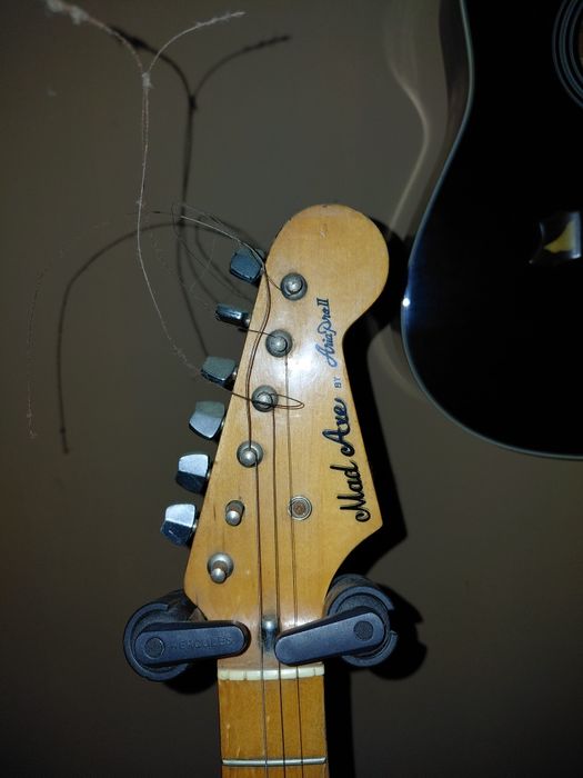 Guitarra Eléctrica  MAD Axe by Aria Pro II