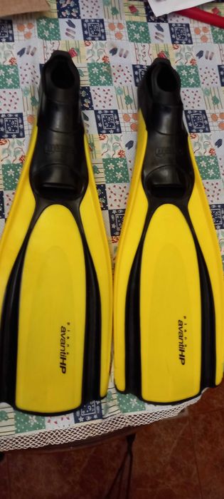 chumbeiras e canas de pesca + barbatanas + carrinhos + o colos