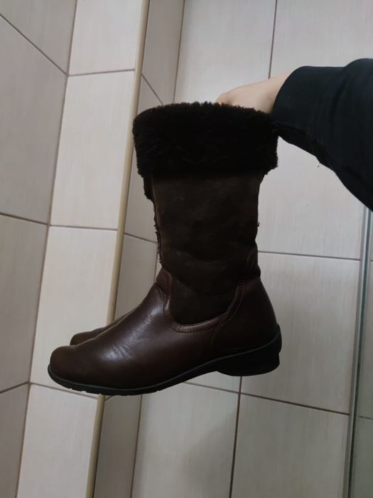 buty obuwie 39  krótkie kozaczki kozaki brązowe kremowe licowane zamsz