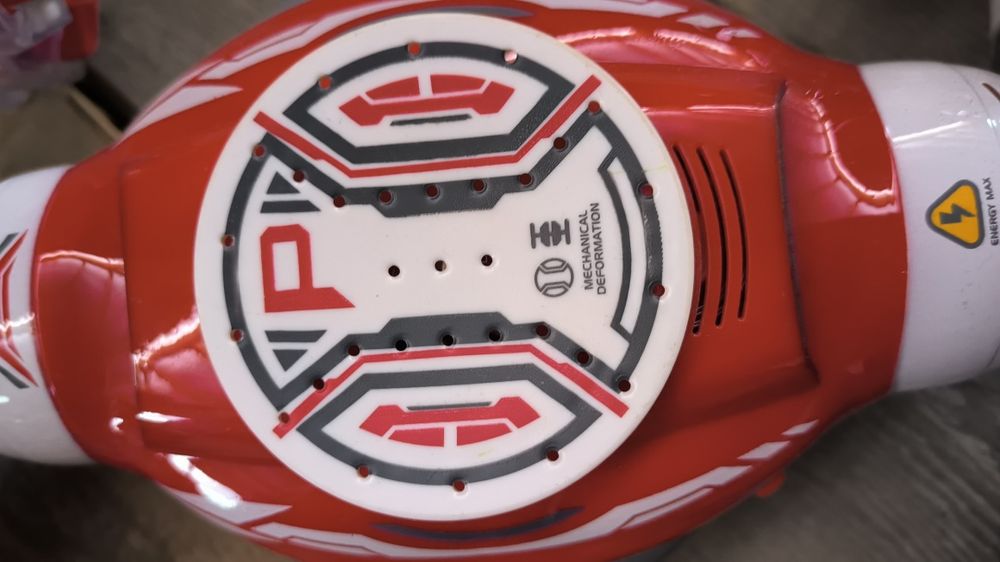 Іграшкова машинка на радіоуправлінні