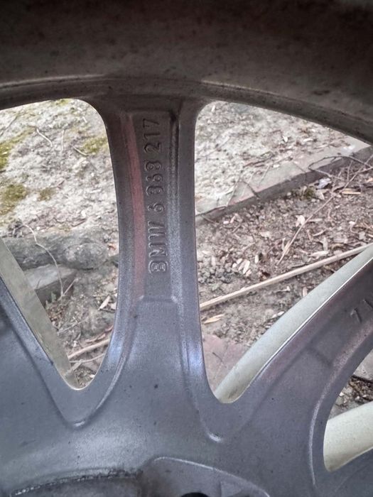 Alufelgi z oponami zimowymi BMW