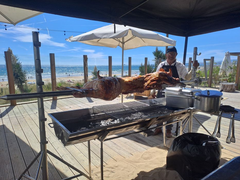 Porco no espeto do Zé Caveiro