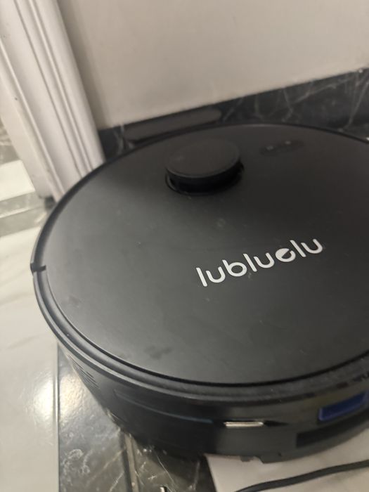 Робот пилолос з вологим прибиранням
