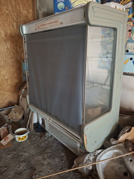 Продам холодильну витрину