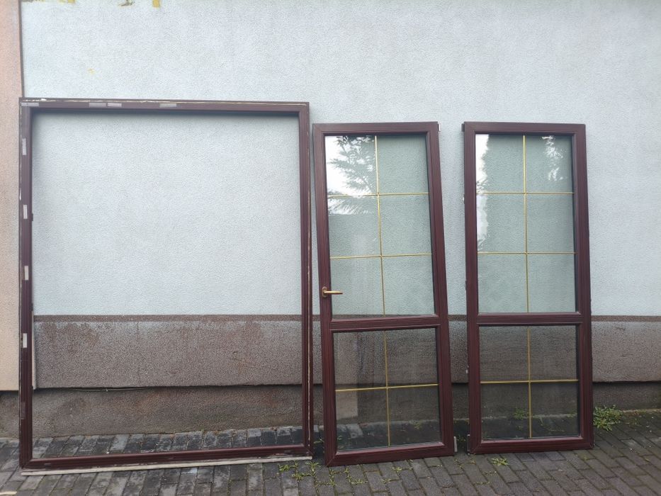 Okno balkonowe z roletą elektryczną Drutex