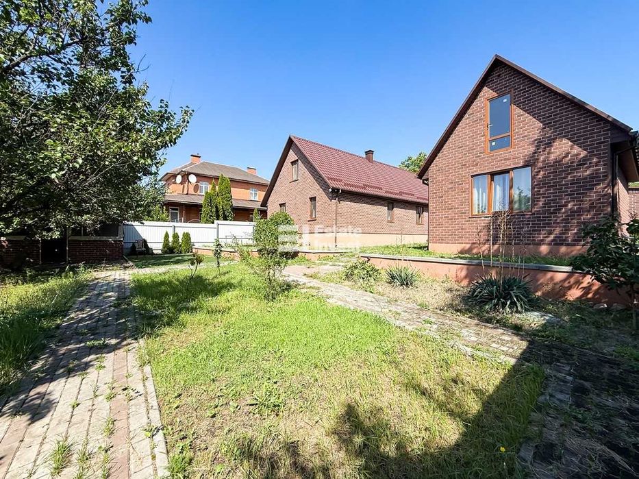 Продам будинок у смт Дергачі, вул. Василькова