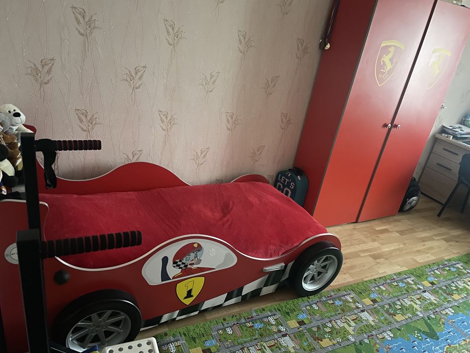Кровать машина,дитяча спальня