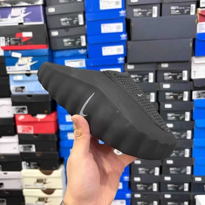 Czarne kapcie Nike Mind 001 R.39
