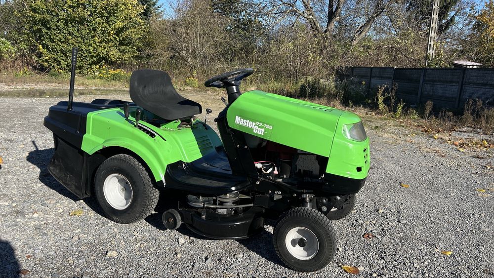 Kosiarka traktorek samojezdny z koszem MTD