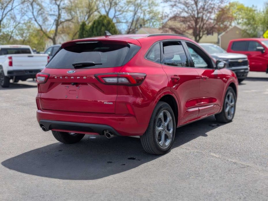 Ford Escape      2024