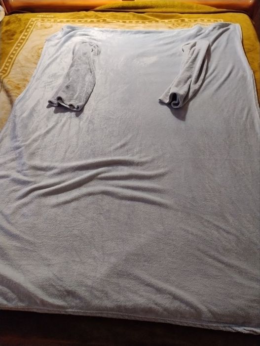 Большой плед с рукавами.