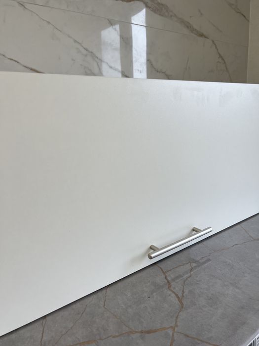 Тумбочка біла