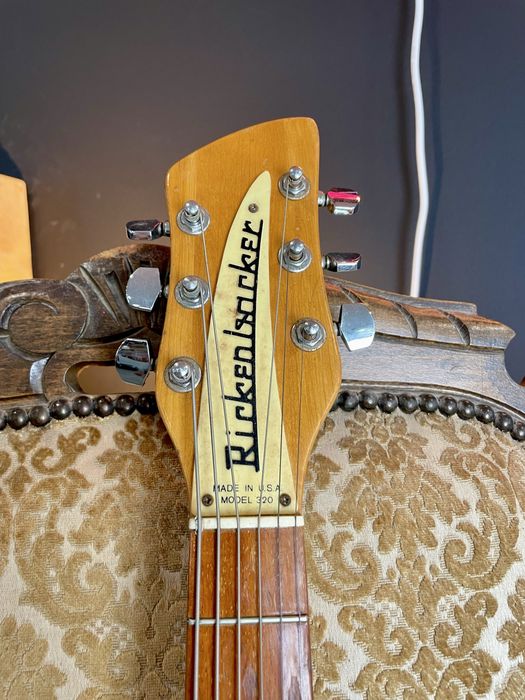 Rickenbacker 320 de 1981