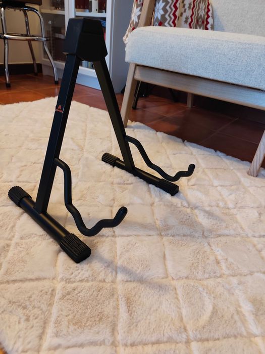 Estante de música e suporte para guitarra