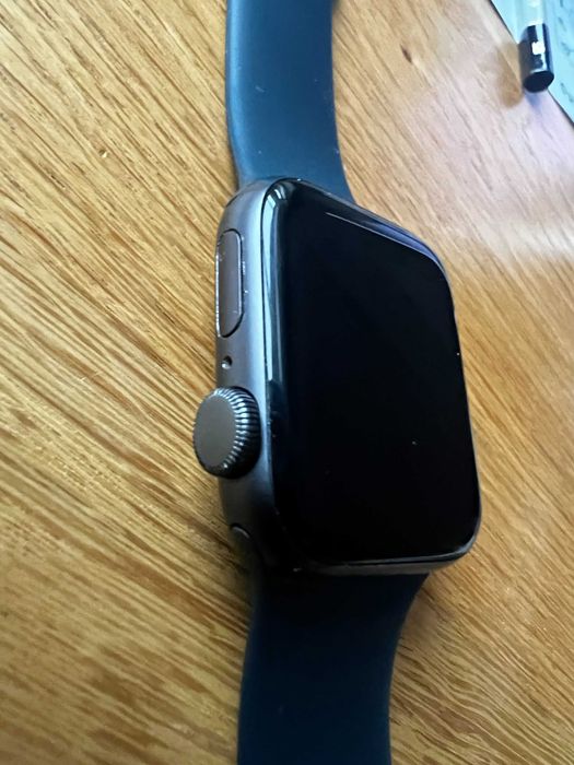 Watch Apple SE40/GPS
