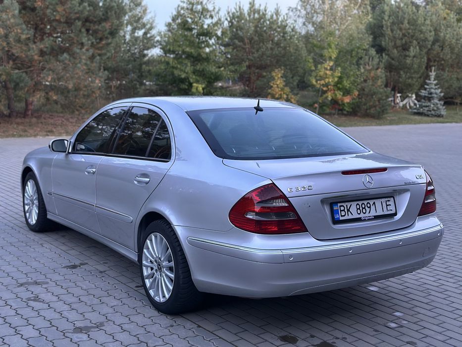 Mercedes Benz 211