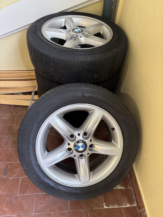 4 Jantes com pneus bmw em perfeito estado  medida:205/55R16