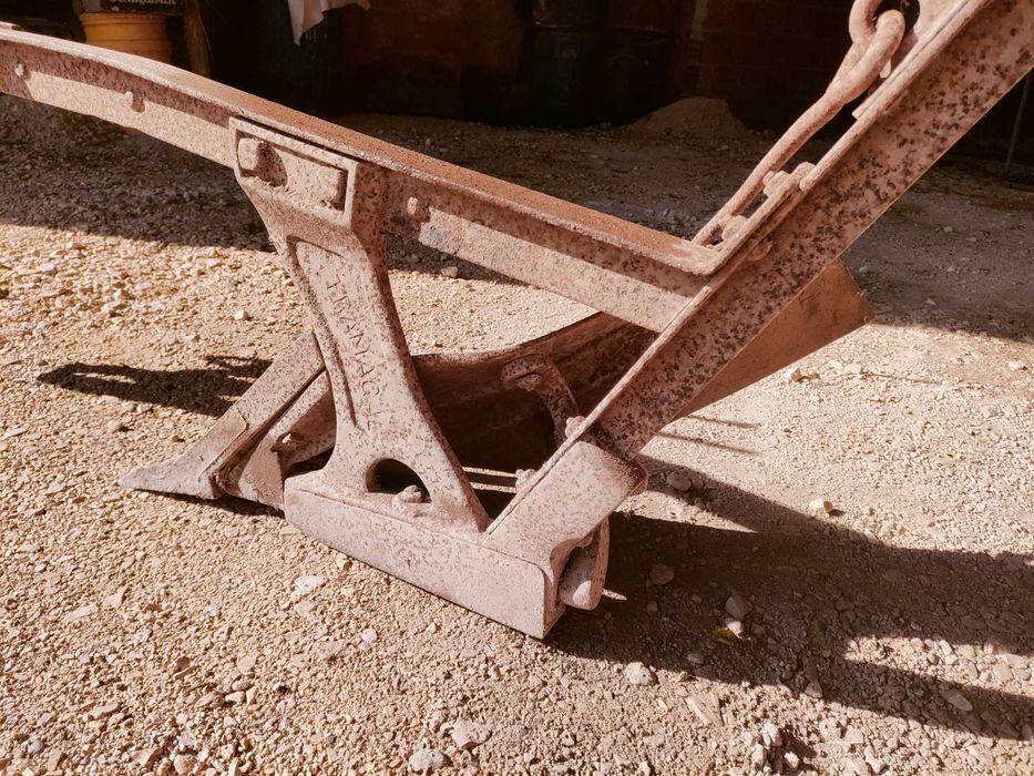 Vendo charrua antiga