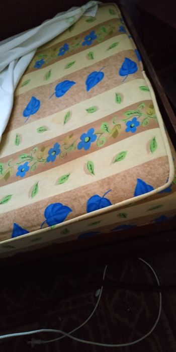 Матрас б/у пружинний  розмір 1900*800-2 шт ( ціна вказана за 1шт)