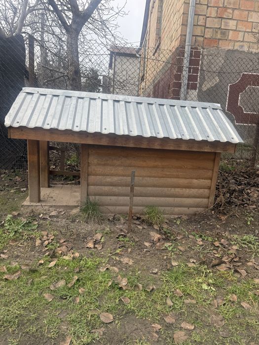 Утеплена собача будка для великої собаки