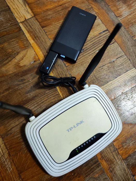 Роутеры TP-LINK TL-WR841N 9V и Xiaomi Mi Router AX1800