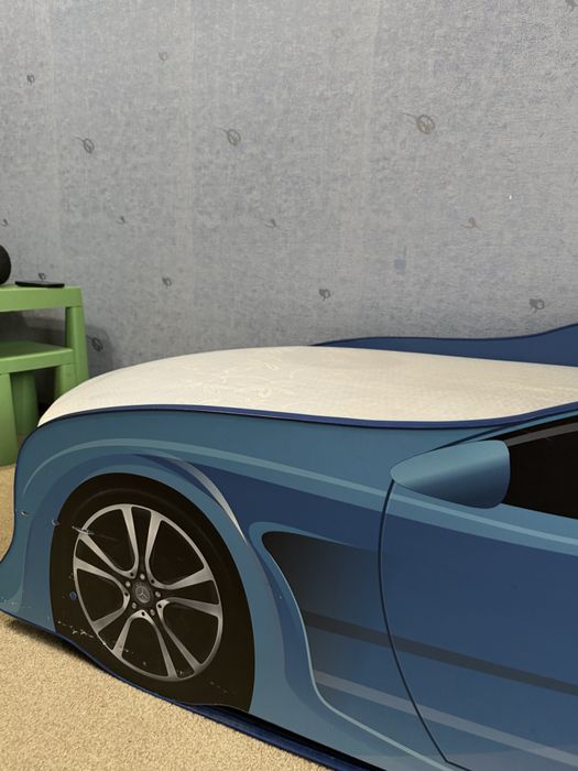 Продаємо кровать машина