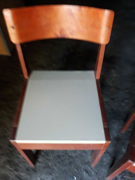 Столик у вітальню б/у, Матрас пружинн б/у, компактна телєжка кравчучка