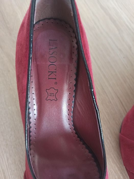 Eleganckie, czerwone półbuty