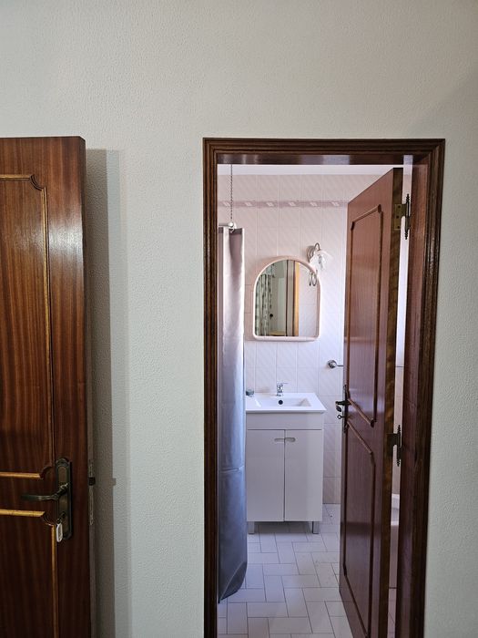 Quarto para arrendar Paio pires