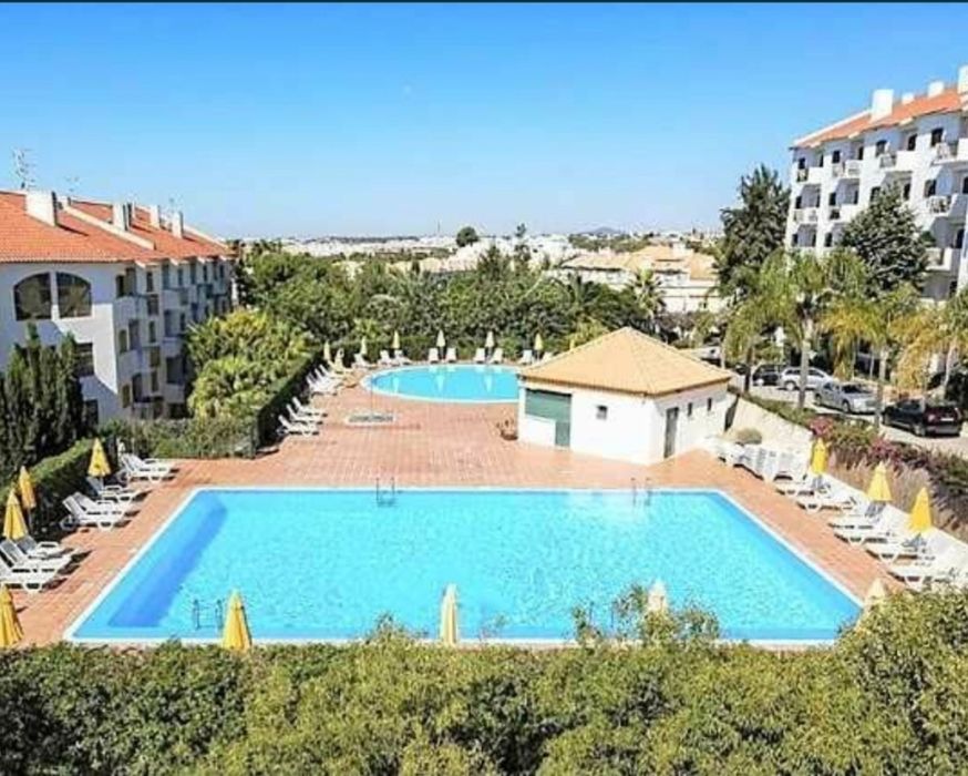 Algarve férias apartamento com piscina e vista mar.