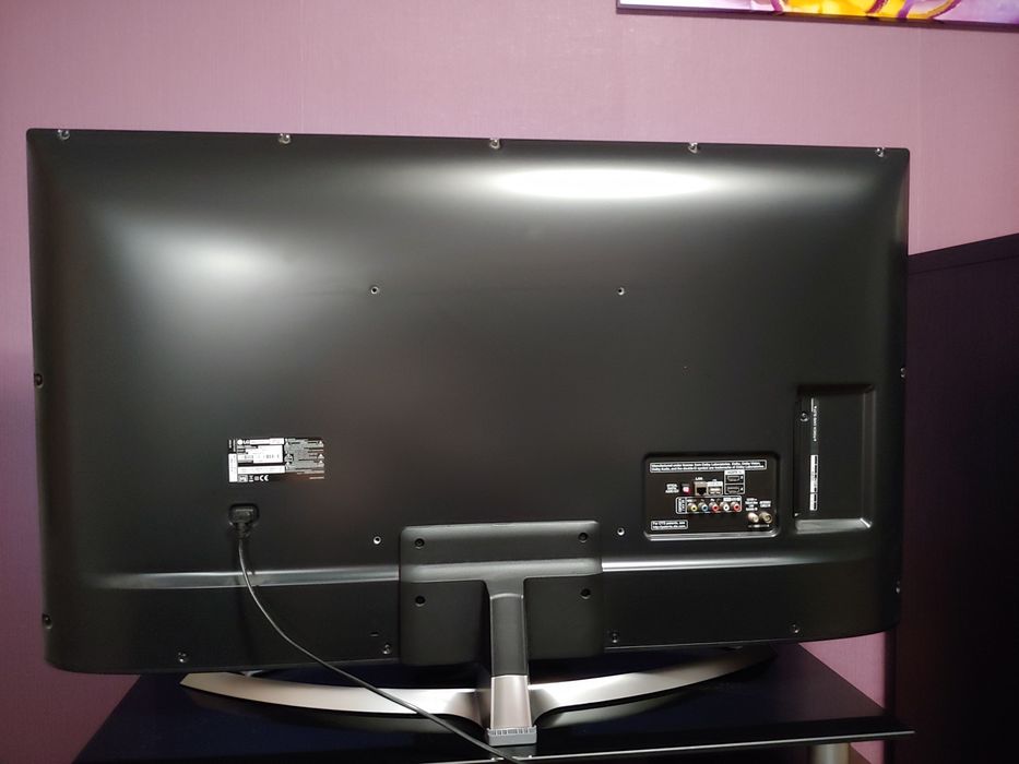Продам телевизор LG 49UJ701V