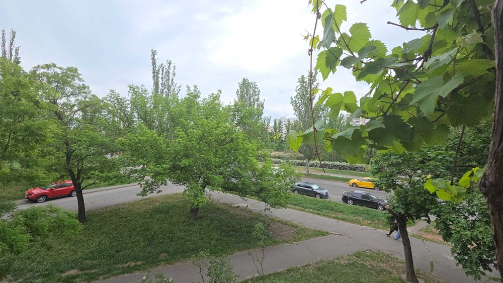 Продаж двокімнатної вул. Флоренції 5