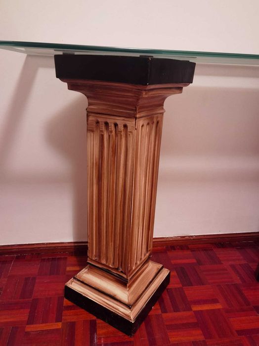 Colunas com tampo em vidro