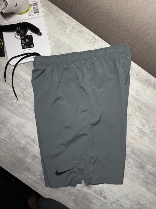 Легкі спортивні шорти nike flex woven shorts s-m