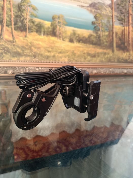 Кріплення для телефону на мотоцикліі із зарядним пристроєм USB C 20 Вт