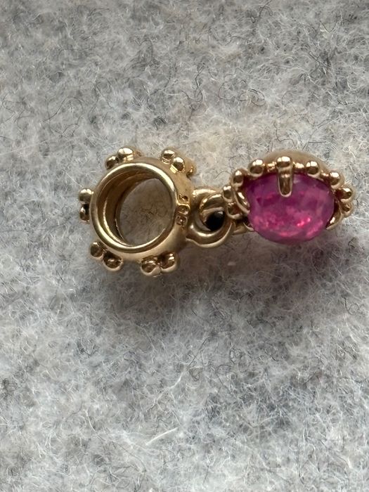 Szafirowe Słońce Pandora złoty charms