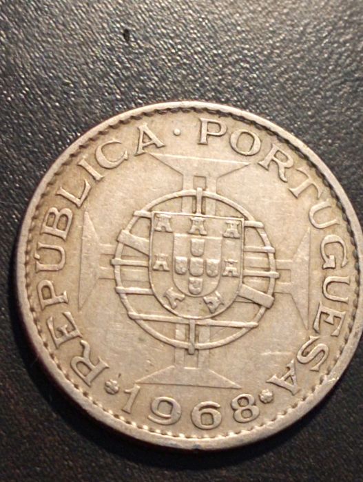 2 moedas 10 escudos(1968) 20 escudos (1972) - Moçambique - Soberbas